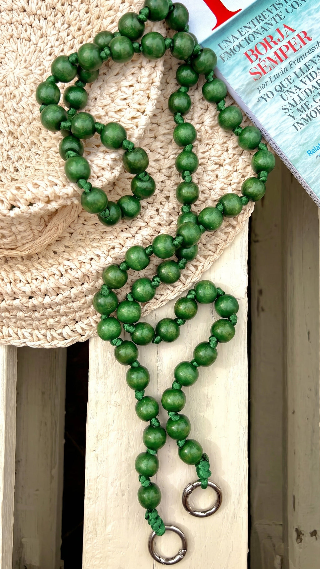 Lanyard de bolas para el móvil Kalä Sardinera – colgante artesanal en verde inspirado en el Mediterráneo